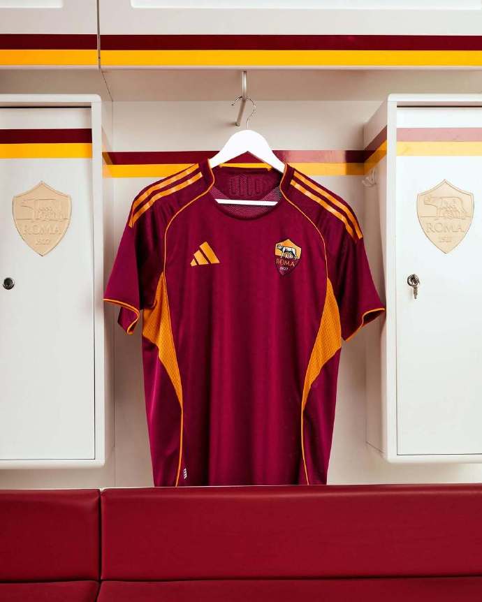 开云体育官方网站-罗马正式发布25/26赛季主场球衣：经典阿迪版型，酒红色打底