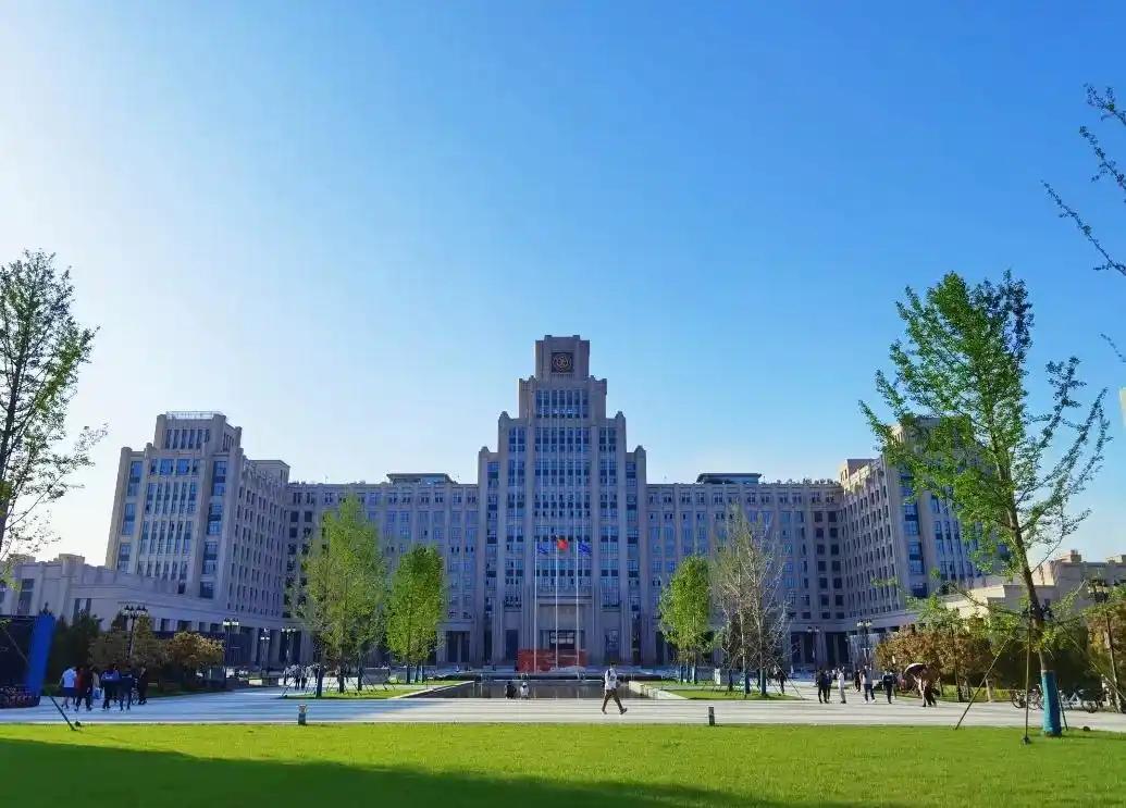 开云官方直播-高学历在这个时代，到底有没有用？