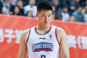 kaiyun sports-继续强硬！曾繁日半场7中4贡献9分3板2断&amp;抢下2前场板