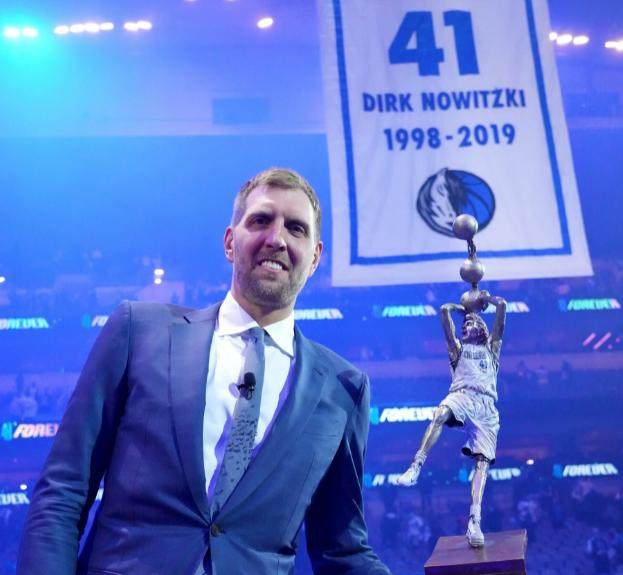 开云体育app下载-球衣退役诺维茨基动情演说：一路走来 感谢有你！